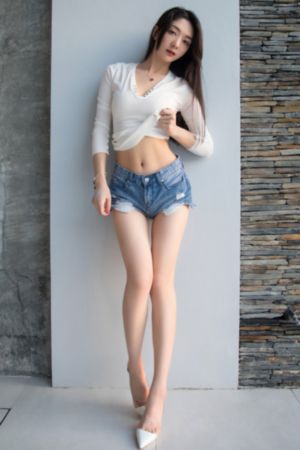 他趴在我两腿中间添得好爽在线看